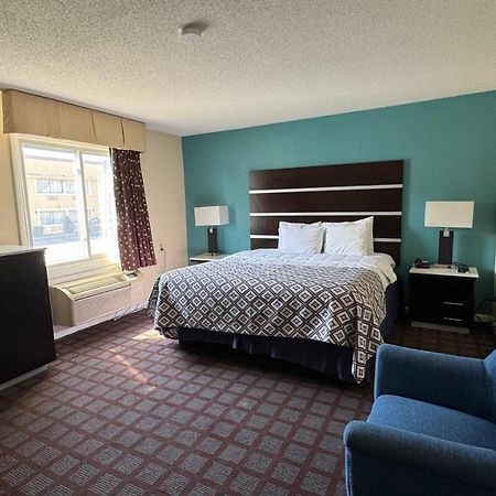 Americas Best Value Inn New London Mystic Exterior photo
