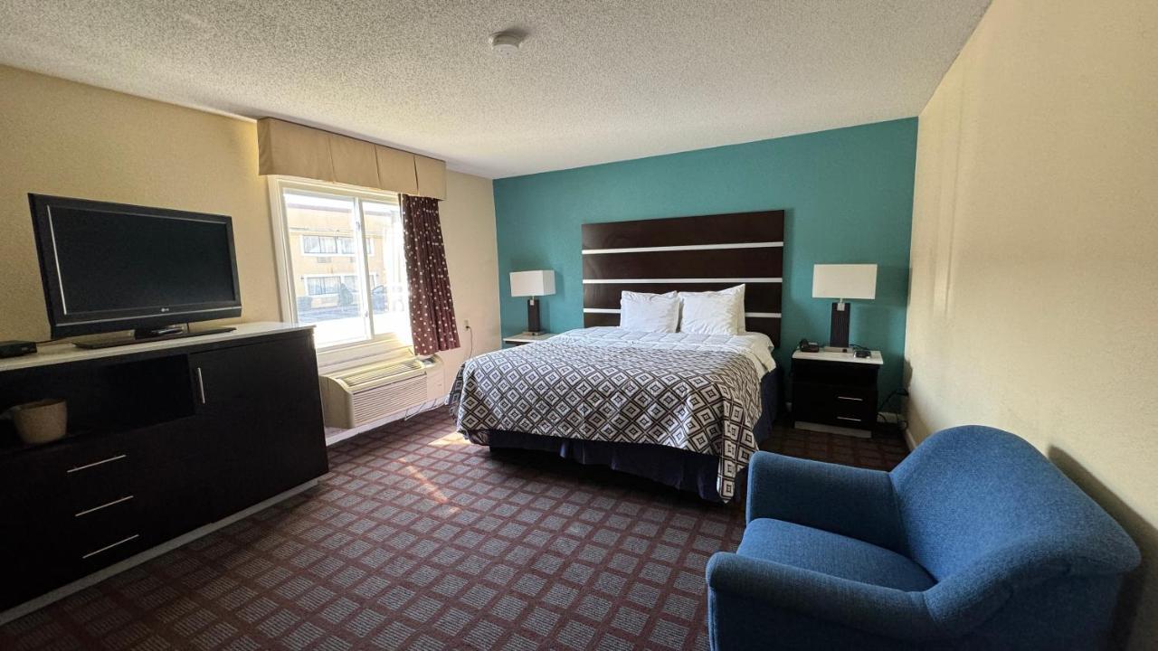 Americas Best Value Inn New London Mystic Exterior photo