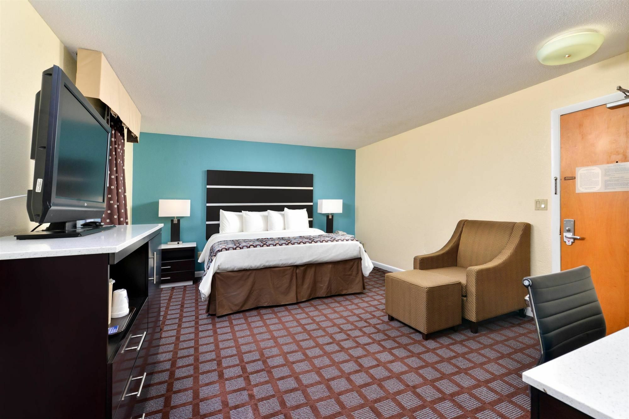 Americas Best Value Inn New London Mystic Exterior photo