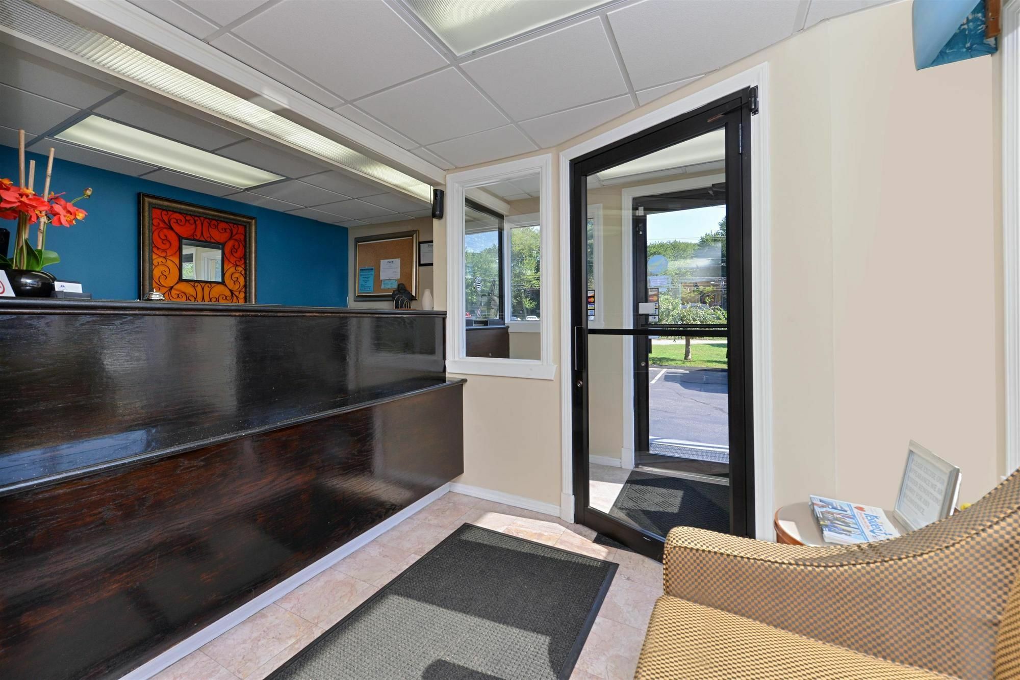 Americas Best Value Inn New London Mystic Exterior photo